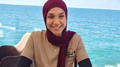 الاولى على المجمهورية بالثانوى الفنى تهدى نجاحها وتفوقها لوالديها سر نجاحها 