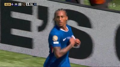 تشيلسي يضرب بثلاثية.. جواو بيدرو يُسجل الثالث بصناعة بالمر