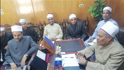 اوقاف قنا يعقد اجتماع مع مديري الإدارات الفرعية ويشدد على ترشيد الكهرباء 