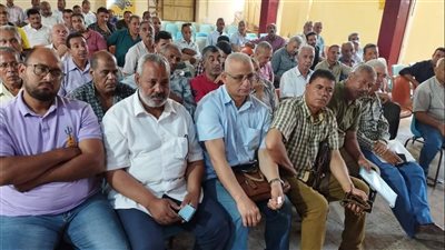 مدير تعليم نجع حمادي يترأس اجتماعا لمديري المدارس حول أهداف المدرسة المنتجة