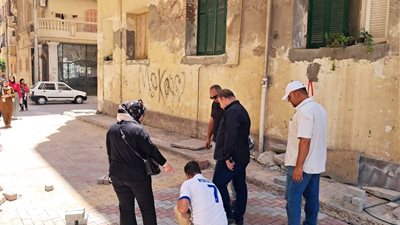 رئيس مدينة دمنهور: استكمال تركيب بلاط الإنترلوك لتجميل الشوارع ورفع القمامة والمخلفات