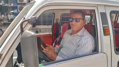 سائق من القليوبية يحتفل بتخرج نجله بطريقة استثنائية