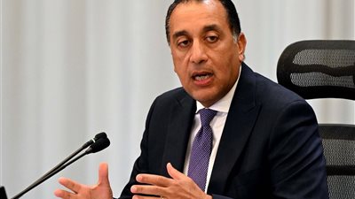 رئيس الوزراء يستعرض موقف خدمات الشهر العقاري بالمنافذ البريدية