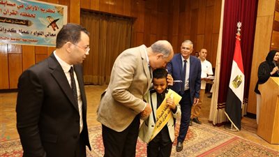 جوائز ورحلات عمرة للمتميزين.. محافظ المنيا يكرم الفائزين بمسابقة “الصياد الكبرى” لحفظ القرآن الكريم 