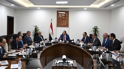 رئيس الوزراء يبحث الاستغلال الأمثل لمبنى قصر القطن بالإسكندرية