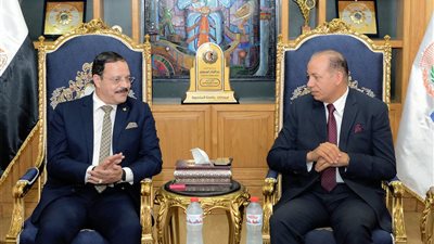 رئيس جامعة المنصورة يستقبل  مساعد وزير التجارة والصناعة