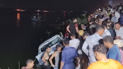  صور مصـ .ـرع فتاة وإصـ .ـابة 9 آخرين بينهم 7 اطفال في حـ .ـادث انقلاب سيارة في مياه مشروع عبد القادر بالبحيرة