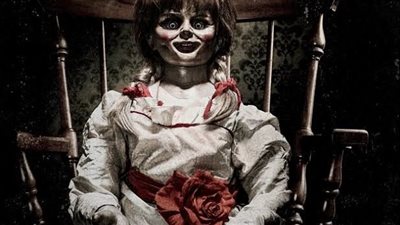 الرعب يجتاح أمريكا.. وفاة محرك العروسة المخيفة أنابيل في ظروف غامضة 