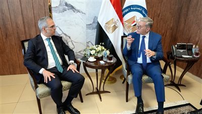 وزير البترول يبحث مع 