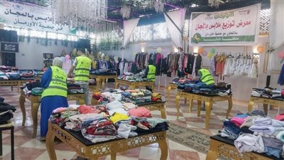 ملابس جديدة وأمل متجدد.. التضامن ترسم البسمة على وجوه البسطاء بأولاد صقر 