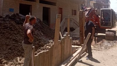 استكمال تنفيذ مشروع الصرف الصحي بقرية أبو درة بشبراخيت