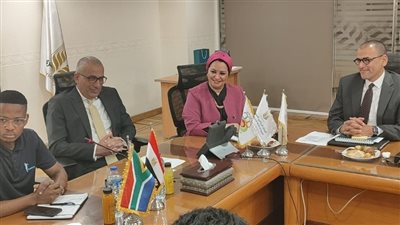 وفد جنوب إفريقيا يلتقي قيادات البنك الزراعى لدعم التعاون 