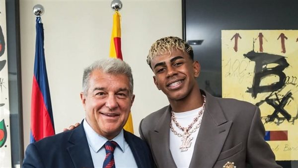 تصرف رئيس برشلونة يُغضب جماهير ريال مدريد.. ماذا حدث؟