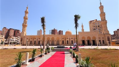 وزير الأوقاف ومفتي الجمهورية ومحافظ كفرالشيخ يتفقدون المرحلة الثانية من مشروع تطوير الميدان الإبراهيمي بدسوق