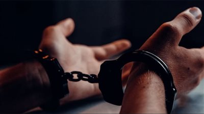 جريمة مروعة في قنا.. زوج يقتل زوجته ضربًا وخنقًا 