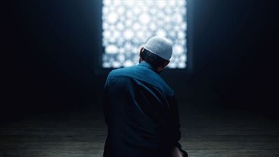 ما حكم تأخير صلاة العشاء إلى منتصف الليل؟