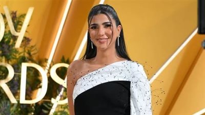 بظهر مكشوف ريم سامي تستعرض رشاقتها