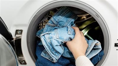نصائح لاختيار درجة الحرارة المناسبة لتنظيف الملابس في مختلف الغسالات 