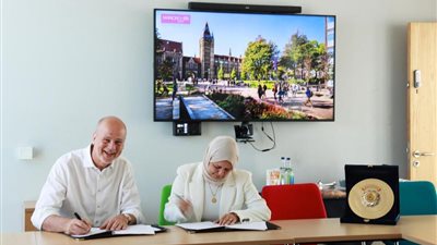 توقيع اتفاقية تعاون بين جامعتي المنصورة ومانشستر لتنفيذ برنامج في الصيدلة الإكلينيكية