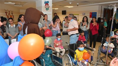 شباب كنيسة نجع حمادي يرسمون البهجة على وجوه الأطفال محاربي السرطان بالأقصر