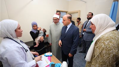 محافظ كفرالشيخ يتفقد القافلة الطبية التنموية الشاملة بقرية سنهور