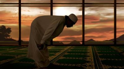 ركعت خارج الصف ثم التحقت بالإمام.. هل تُحسب لي الركعة؟