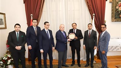 رئيس مجلس الدولة يستقبل وفد من نادي قضاة مجلس الدولة بالبحيرة لتقديم التهنئة له