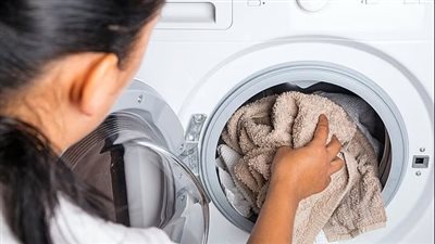 احذر.. المناشف تهدد صحتك بالعدوى البكتيرية عند غسلها بهذه الطريقة 
