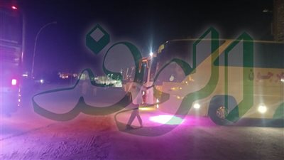 22باص يستعدون لتقل الأخوة السودانيين من امام محطة السد العالى باسوان الي مدينة ابوسمبل 