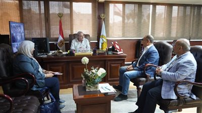 محافظ الغربية ورئيس غزل المحلة يبحثان مستجدات التطوير بالشركة