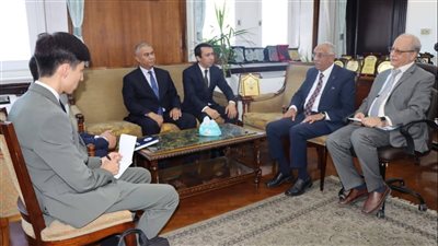 نائب رئيس جامعة الإسكندرية يستقبل وفد المركز الإعلامي الأوزباكستاني 