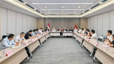 رئيس اقتصادية قناة السويس يلتقي 180 ممثلًا عن الشركات الصينية