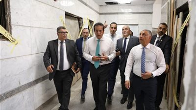 وزير الصحة يتفقد مشروعات تطوير مستشفيات الأورام والتل الكبير