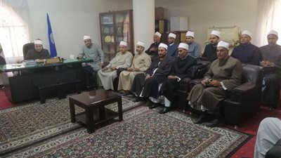 أوقاف البحيرة تعقد اجتماعًا مع مديري الإدارات  لمتابعة سير العمل 