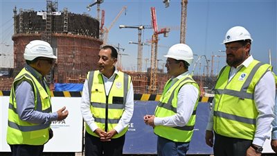 رئيس الوزراء يتفقد موقع إنشاء المحطة النووية بالضبعة ويشيد بالتقدم المحقق