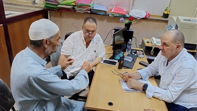 عقد لقاءات مع المواطنين لبحث شكواهم والعمل على حلها بشبراخيت والمحمودية