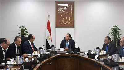 رئيس الوزراء يتابع مع وزير قطاع الأعمال العام عدداً من ملفات العمل