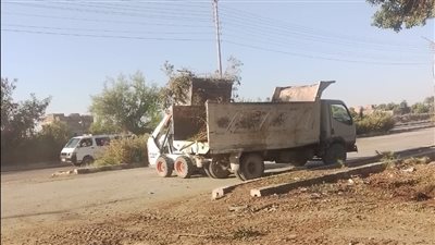 تنفيذ حملات نظافة بالطرق المؤدية للمقرات الانتخابية بمدينة الطود بالأقصر |صور