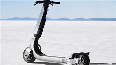 سكوتر كهربائي خارق يتجاوز سرعة 160 كم/س بتوقيع مهندسي الفورمولا 1