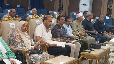 أسيوط: استمرار رفع نواتج تطهير الترع بالعقال البحري