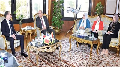 مصر وفرنسا تبحثان توسيع الشراكة فى النقل الجوى