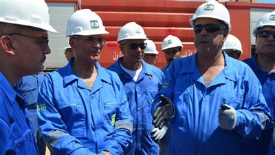الرئيس التنفيذي للهيئة المصرية العامة للبترول يتفقد حقول العلمين بشركة الحمرا