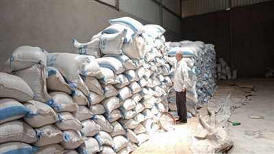 ضبط 70 طن سمسم مجهول المصدر داخل مخزن غير مرخص ببلبيس