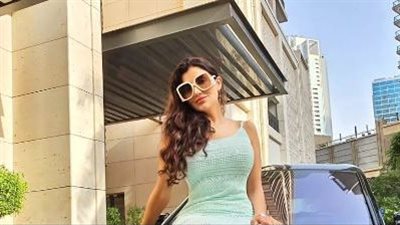 مي عمر تثير حيرة جمهورها ببطن مكشوف 