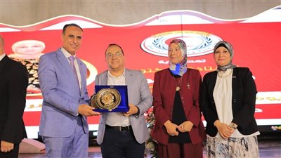 تكريم مدير مستشفى بلبيس ورئيسة التمريض وعدد من المتميزين 