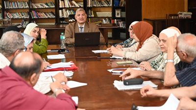 نائب رئيس جامعة الفيوم يَشهد اجتماعَ اللَّجنة العليا لأخلاقيات البحث العلمي