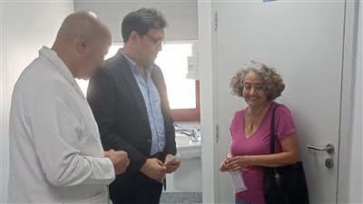 وزير الثقافة يزور الكاتب صنع الله إبراهيم بعد نقله إلى معهد ناصر 