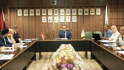 مركز دراسات المستقبل بجامعة أسيوط يناقش خططًا تنموية لمكافحة الفساد والتحول الرقمي