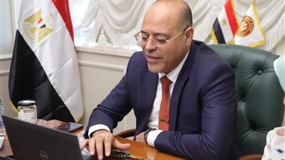 وزير العمل يوجه مكاتب التمثيل العمالي بتوفير فرص للشباب والتواصل بالعاملين بالخارج
