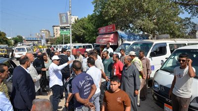 محافظ الدقهلية يكلف  بتنظيم المواقف العشوائية  بمدخل ميت خميس